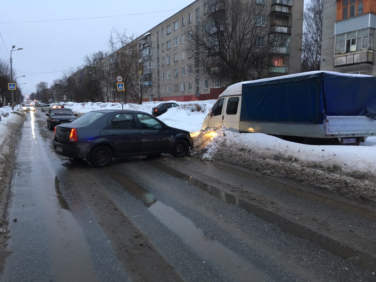 Три машины столкнулись в Череповце: пострадал пятилетний ребенок
