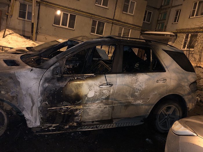 Сразу три автомобиля загорелись в Вологде