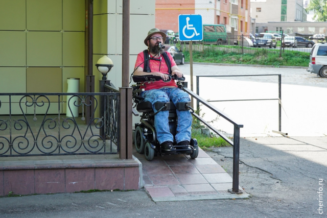 Путешественник из Германии на инвалидной коляске побывал в Череповце