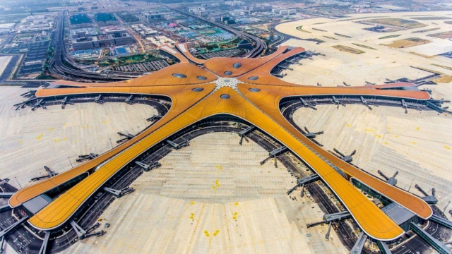В Пекине открылся крупнейший в мире аэропорт Дасин