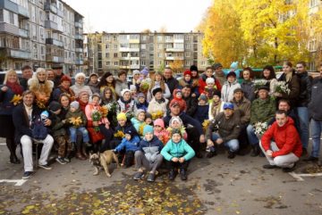 Жители «дома-юбиляра» стали одними из первых участников фотопроекта «Наш двор»