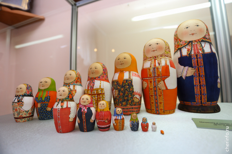 В Череповец на выставку привезли 19 семей матрешек