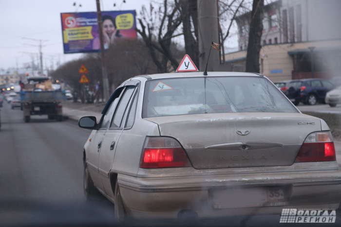 В Вологде кандидаты в водители негодуют по поводу огромной очереди на пересдачу экзаменов на права