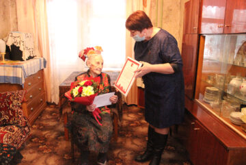 Жительница Череповецкого района и в 100 лет читает без очков