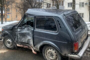 В Вологде водитель легковушки пострадал в ДТП с автобусом