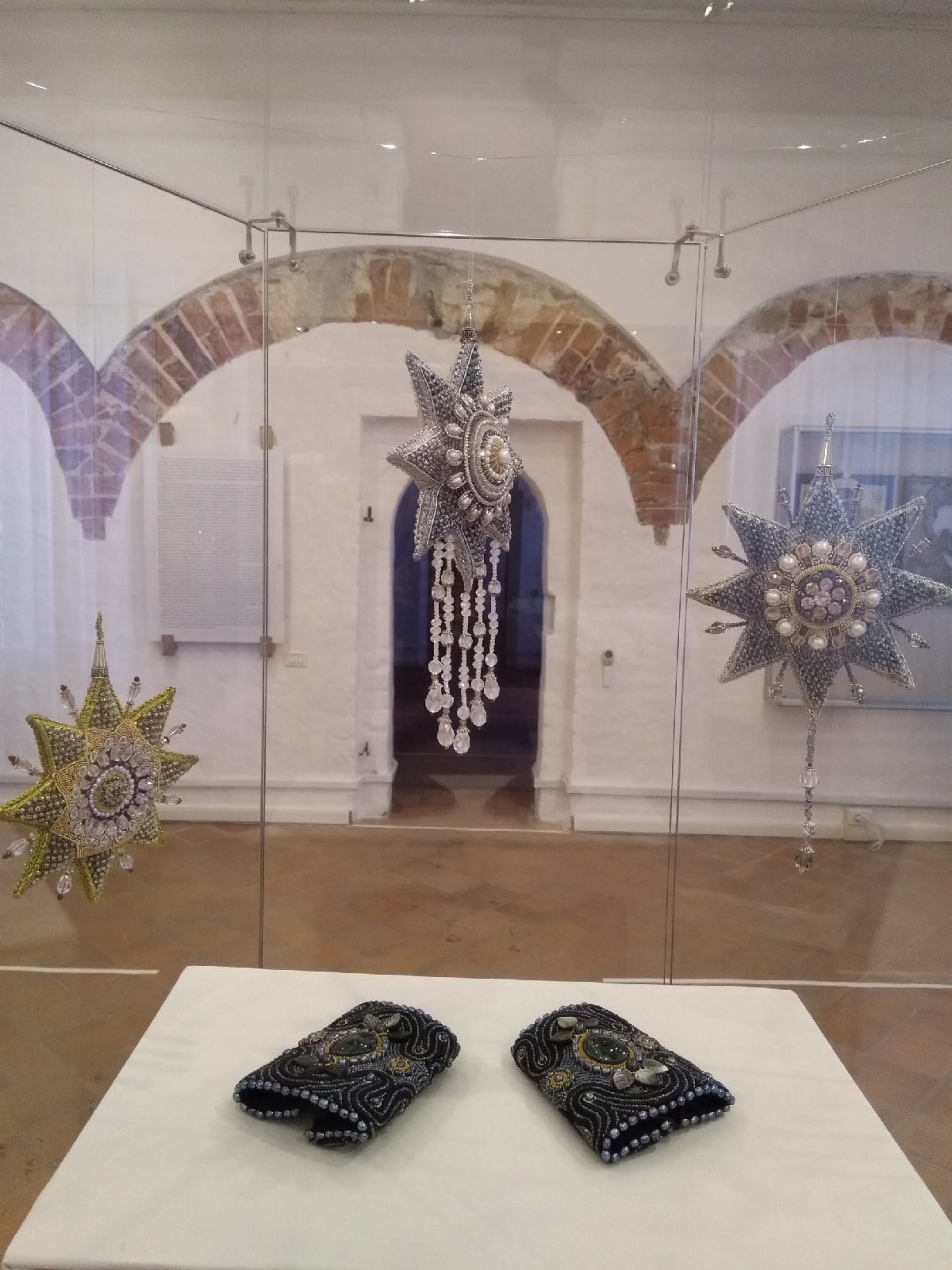 Вифлеемские звезды, а также изящные изделия с жемчужной вышивкой увидят посетители выставки в Кирилло-Белозерском музее