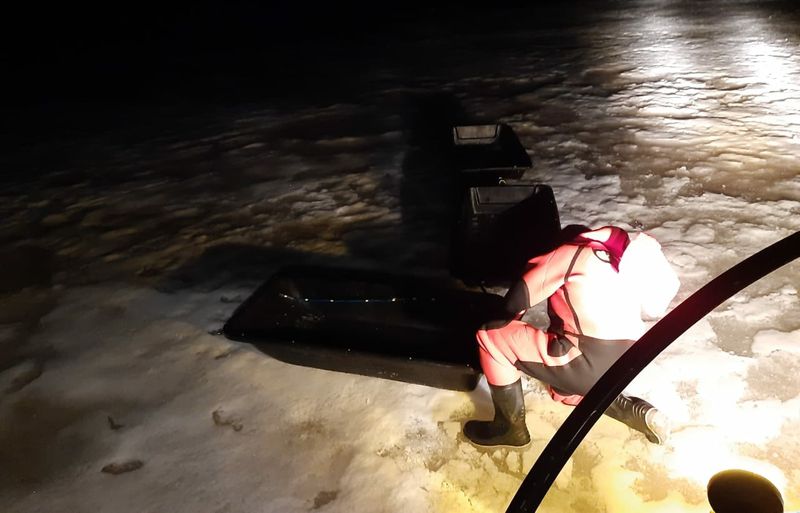 На Рыбинском водоханилище трое рыбаков провалились под лёд