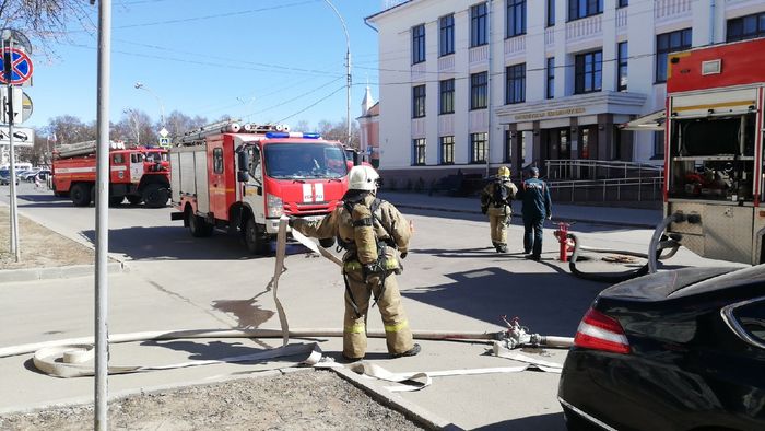 Более 20 посетителей эвакуировали из загоревшегося в центре Вологды ресторана