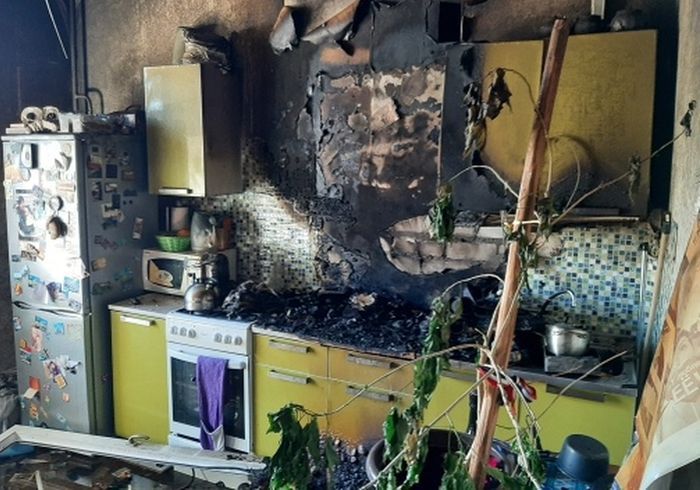 10 человек эвакуировались из загоревшейся в Вологодской области пятиэтажки