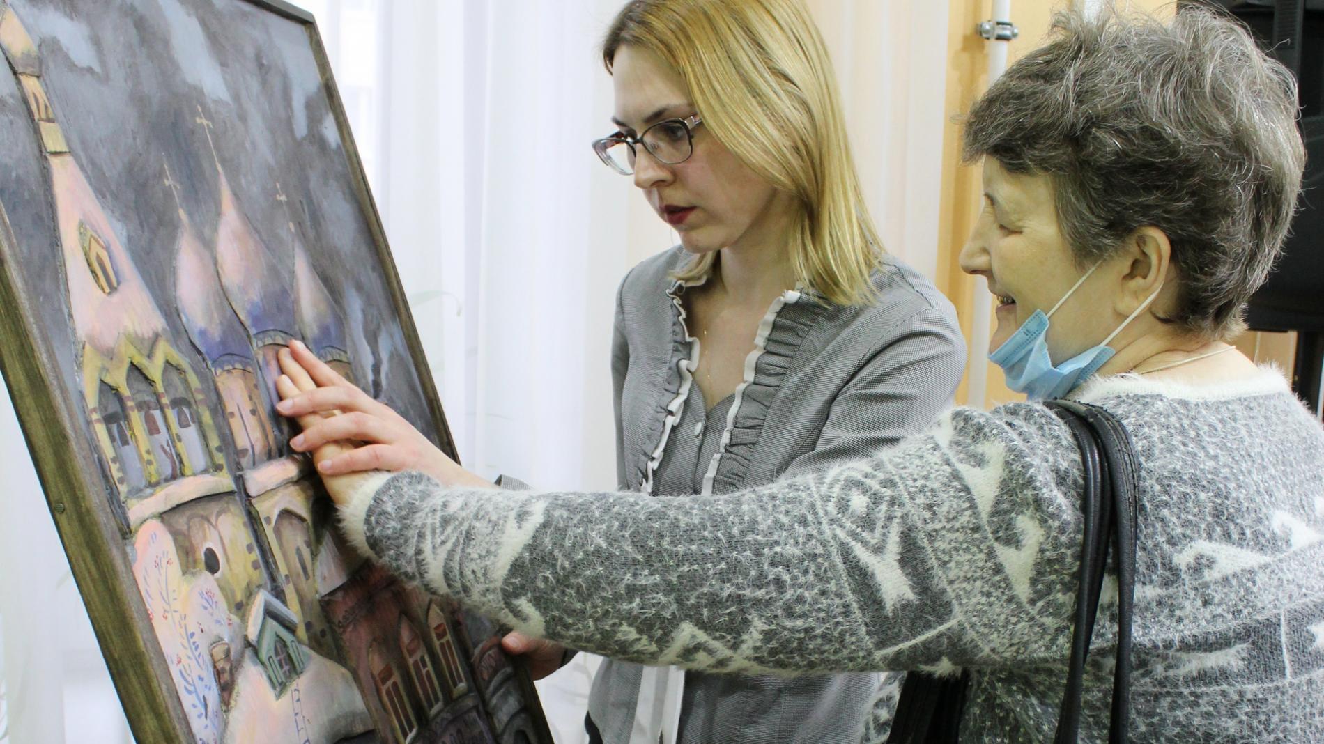 В Вологде открылась художественная выставка, где все работы мастера можно потрогать руками