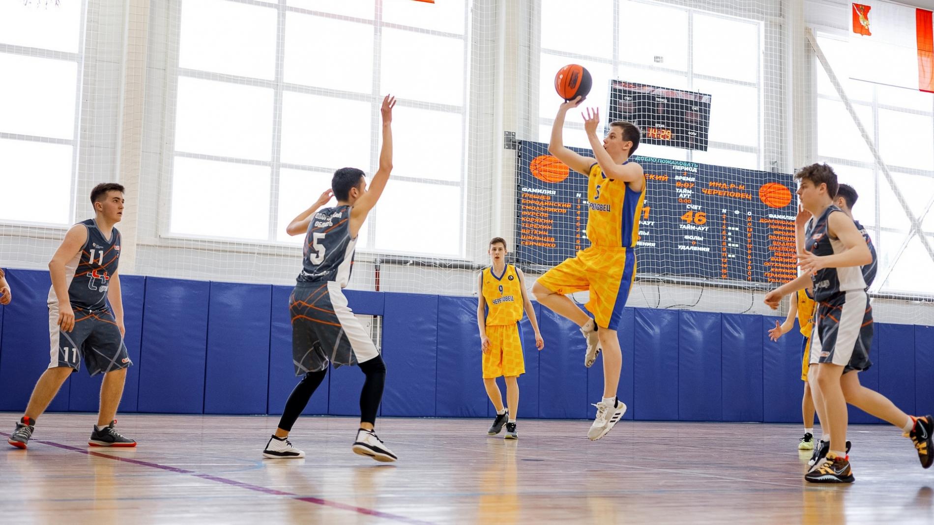 Юноши из Вологды и девушки из Шексны победили на областном этапе школьной баскетбольной лиги «КЭС-баскет».