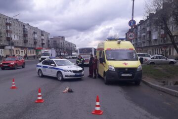 В Череповце сбитая автобусом женщина умерла в машине "скорой помощи"