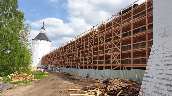 На стенах Кирилловского монастыря продолжаются самые масштабные в истории реставрационные работы