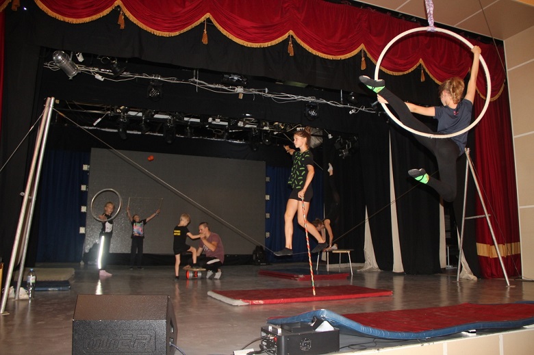 Акробатике, жонглированию и эквилибристике начали бесплатно обучать в Великом Устюге