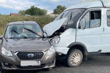 Два автомобиля столкнулись в Вологде: один человек госпитализирован