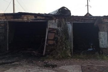 Огонь полностью уничтожил гаражный бокс в ГСК «Восток»