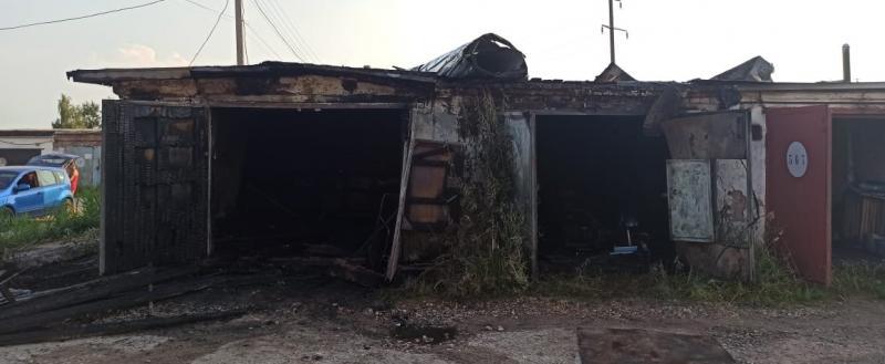 Огонь полностью уничтожил гаражный бокс в ГСК «Восток»