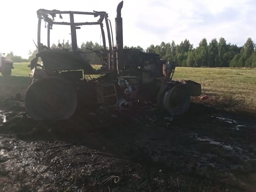 В Вологодском районе из-за короткого замыкания сгорел трактор