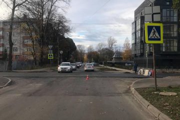 Автомобилист по невнимательности сбил дорожного рабочего в Вологде