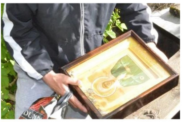 В Великоустюгском районе мужчина украл икону