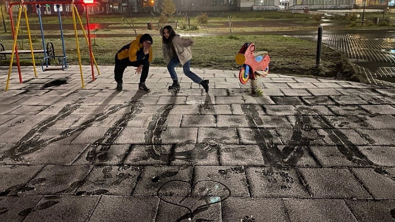 Вологодские студенты рисуют на первом снегу