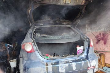 Житель Шексны сжег свой автомобиль