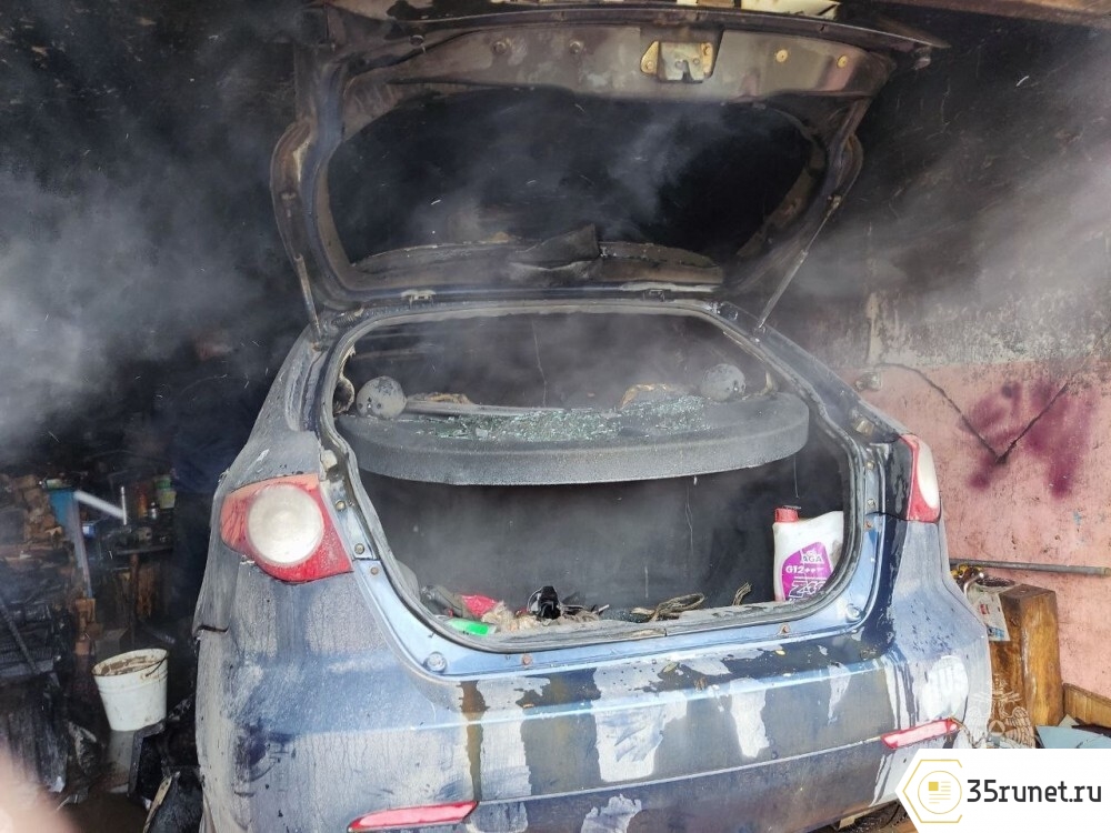 Житель Шексны сжег свой автомобиль