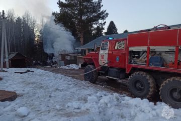 В Кириллове деревянный дом сгорел из-за короткого замыкания