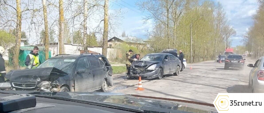 Женщина и ребенок пострадали в массовом ДТП на Пошехонском шоссе