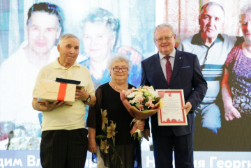 В Вологодской области 16 супружеских пар наградили медалями «За любовь и верность»