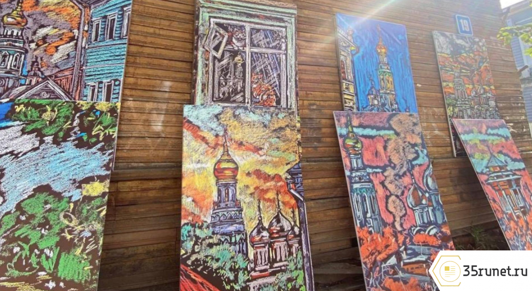 Деревянные дома Вологды украсили репродукциями картин