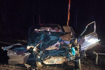 21-летний водитель ВАЗа врезался в попутный грузовик и погиб