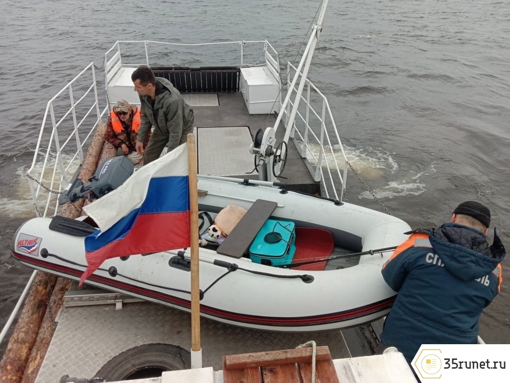 Спасатели нашли дрейфующую лодку с рыбаком в Белом озере