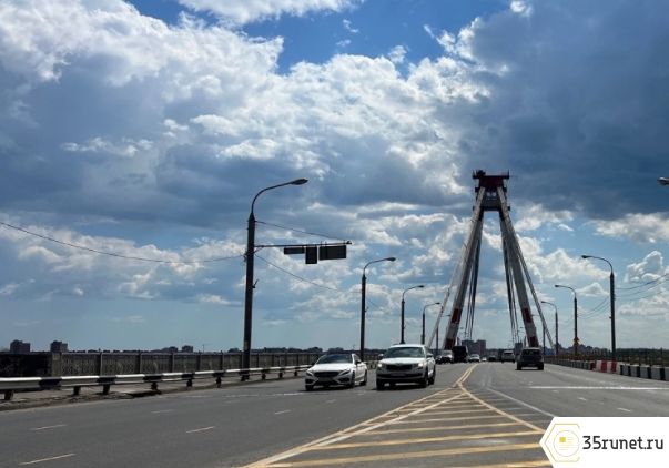 Новую схему движения вводят на Октябрьском мосту в Череповце